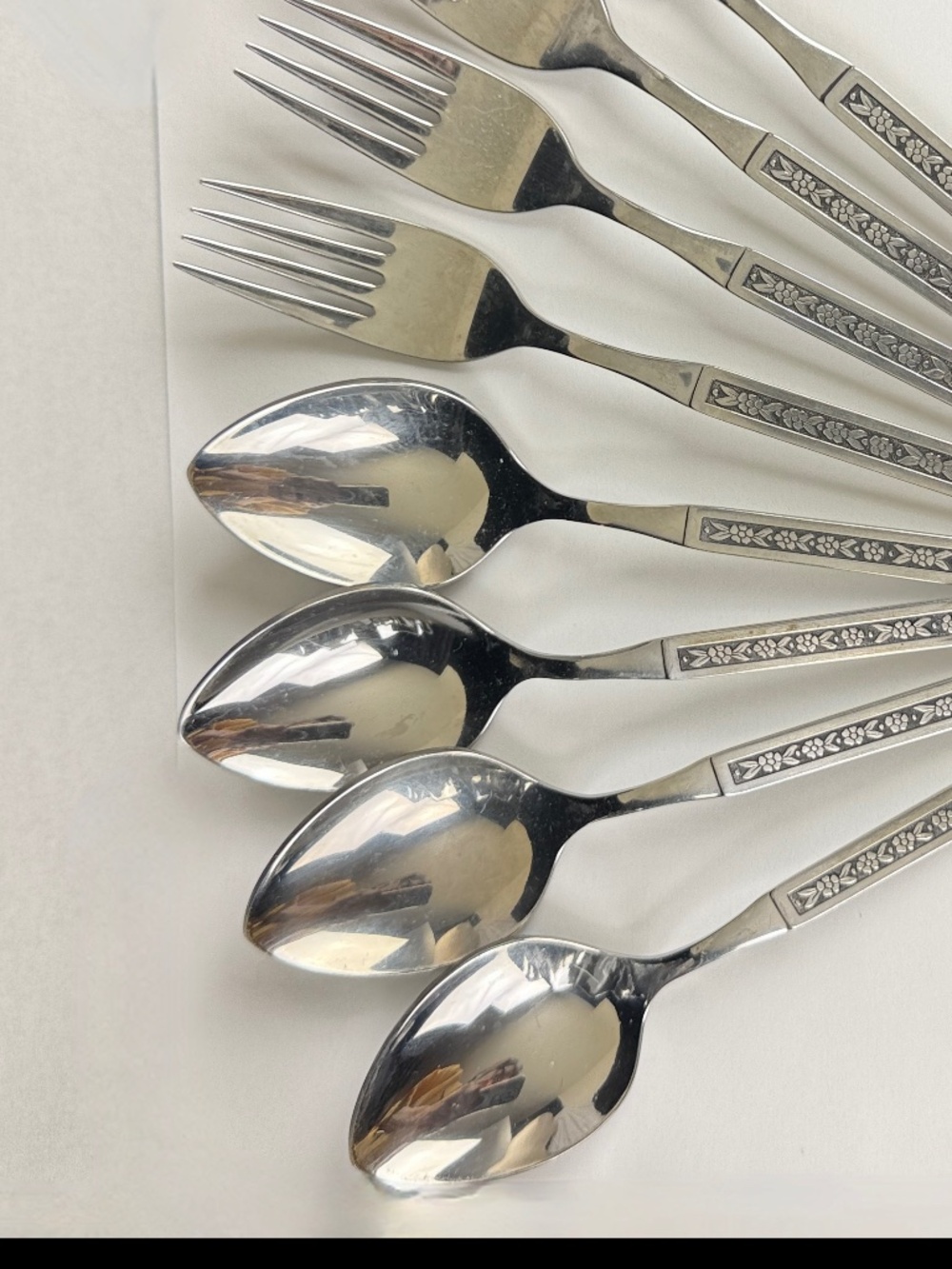 8 Oneida Profile Phoenix Stainless Steel 4 Tablespoons 4 Dinner Forks Flowers